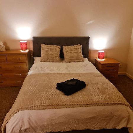 Comfortable 2 Bed Townhouse. Near To Amenities. Apartman Beith Kültér fotó