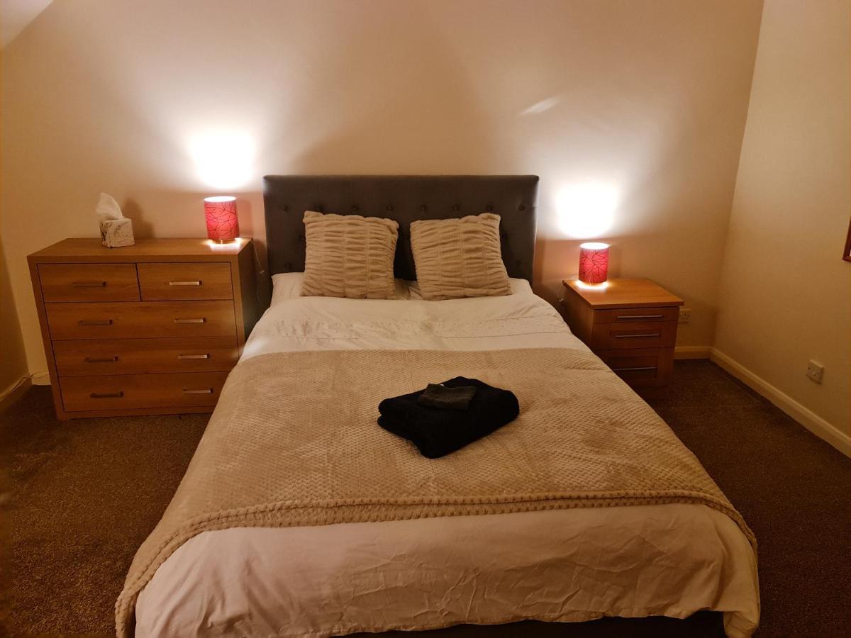 Comfortable 2 Bed Townhouse. Near To Amenities. Apartman Beith Kültér fotó
